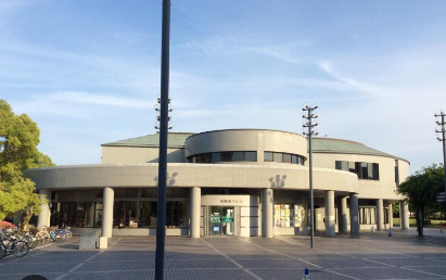 図書館　加古川市立中央図書館（図書館）まで969m
