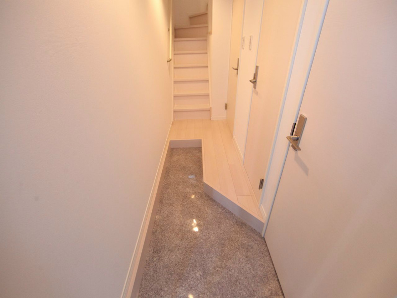 玄関　玄関　収納充実してます