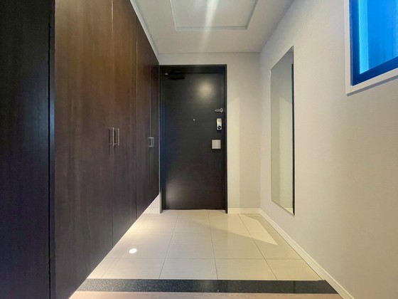 玄関　※別号室の写真です。