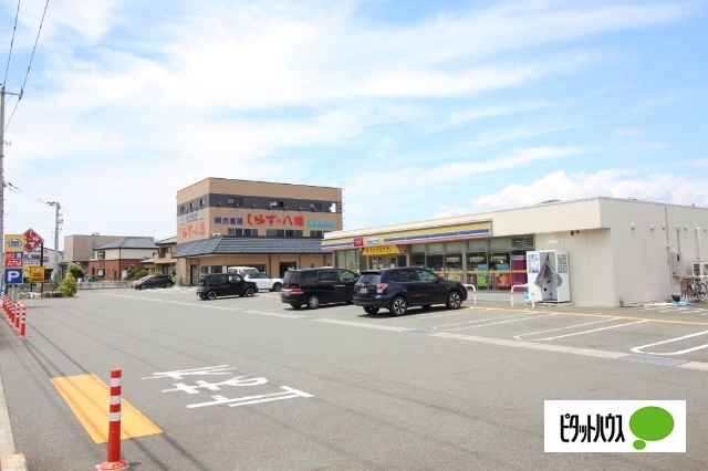 コンビニ　ミニストップ富士田子の浦店（コンビニ）まで596m