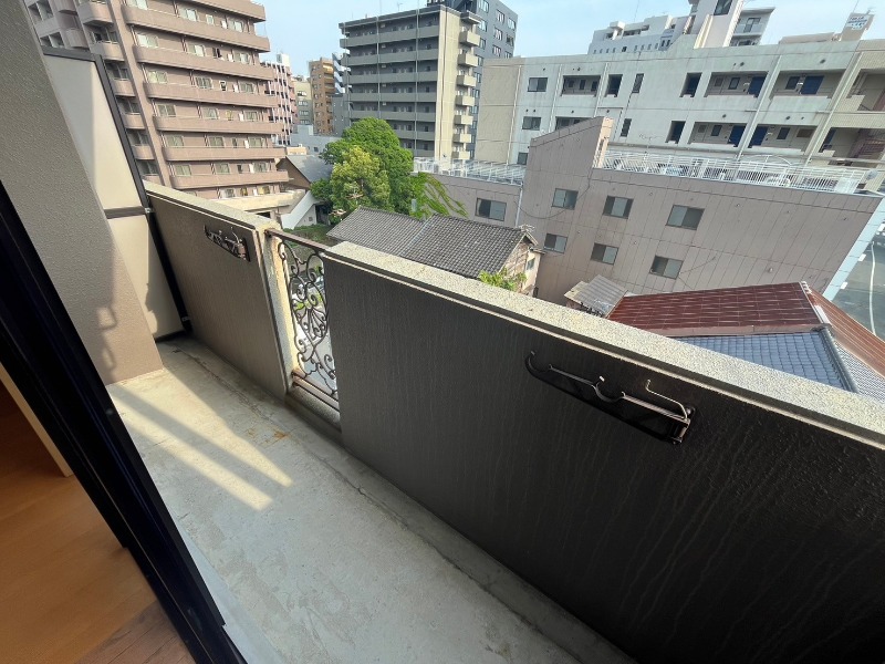 バルコニー　※別部屋写真、現状優先