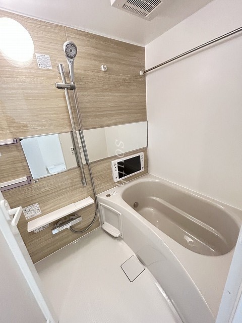 バス・シャワールーム　浴室乾燥機付きのお風呂