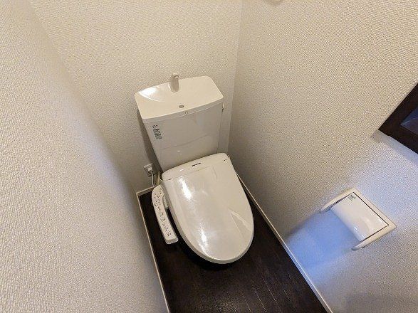 トイレ　玄関