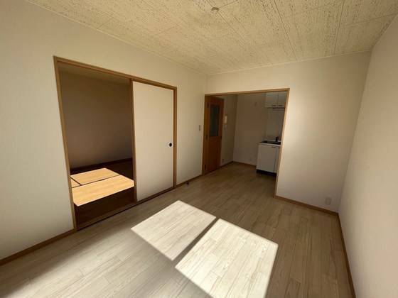 居室・リビング　※他号室の写真です