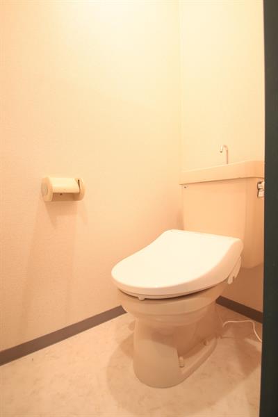 トイレ　温水洗浄便座付き！