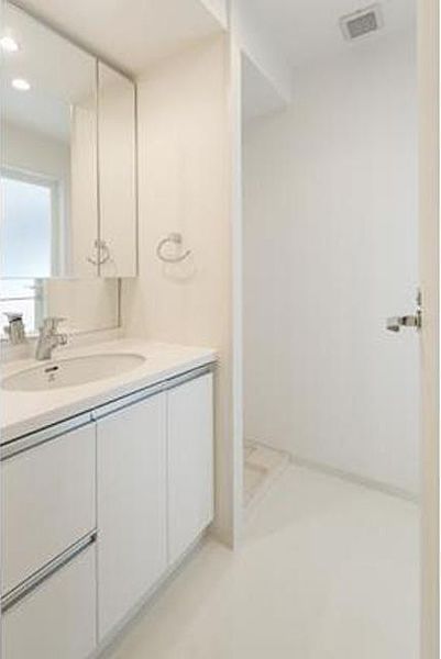 洗面設備　同マンション別部屋参照。