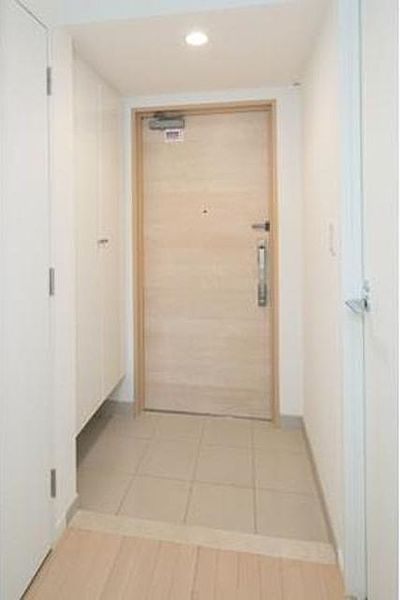 玄関　同マンション別部屋参照。