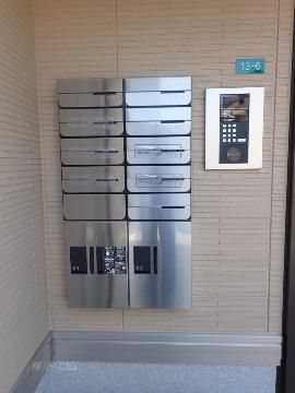 セキュリティ　オートロック、宅配ボックス完備