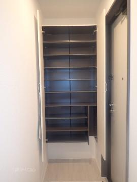 玄関　靴箱有り