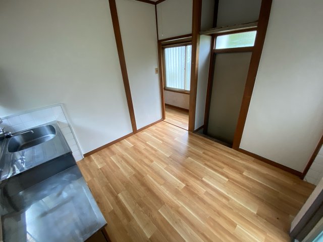 居室・リビング　勝手口があるダイニング♪