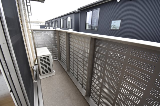 バルコニー　陽当たり良好なバルコニーです