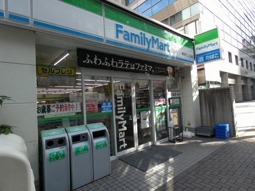 コンビニ　ファミリーマート鶴屋町二丁目店（コンビニ）まで199m
