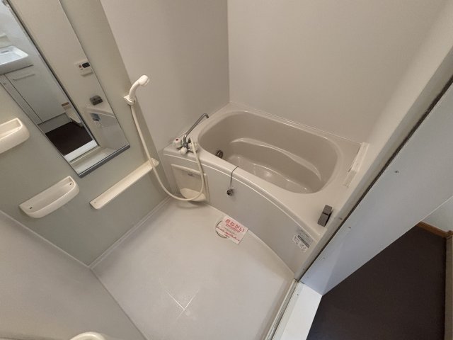 バス・シャワールーム　コンパクトで使いやすいお風呂です