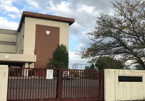 中学校　斑鳩町立斑鳩南中学校（中学校）まで874m