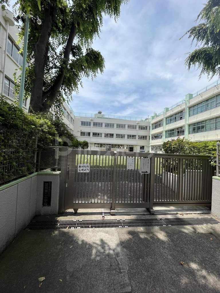 小学校　板橋区立蓮根第二小学校（小学校）まで450m