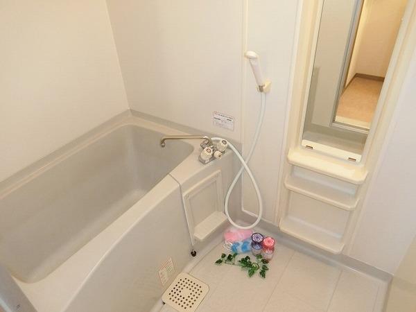 バス・シャワールーム　鏡面付き！