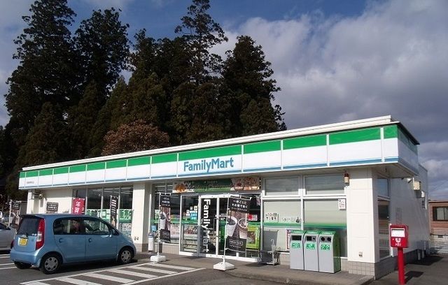 コンビニ　ファミリーマート西宮野目点（コンビニ）まで1200m