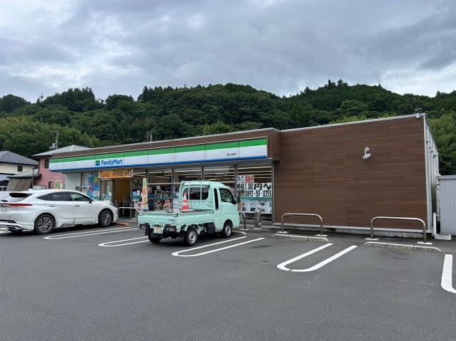 コンビニ　ファミリーマート　西大洲店（コンビニ）まで130m