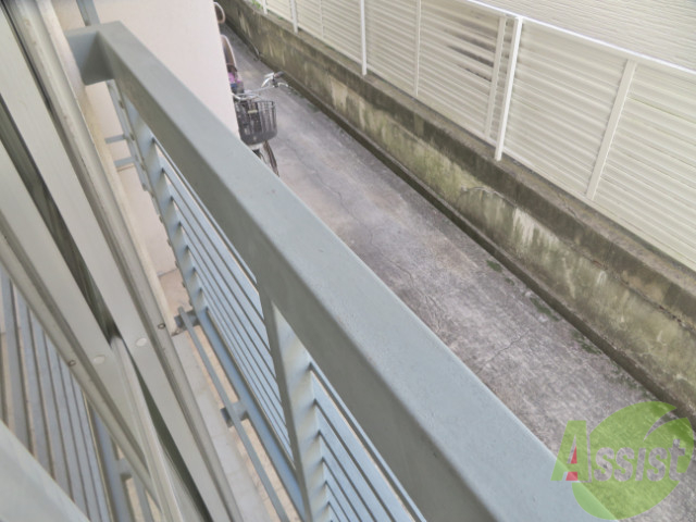 バルコニー　柵がございますので通常の１階より嬉しいですね。