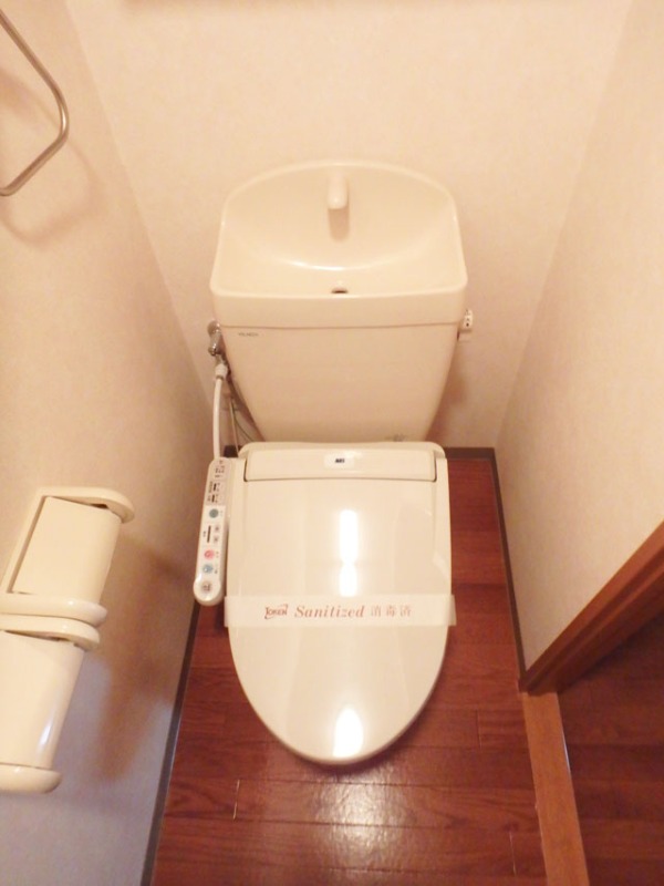 トイレ　温水洗浄便座付き☆