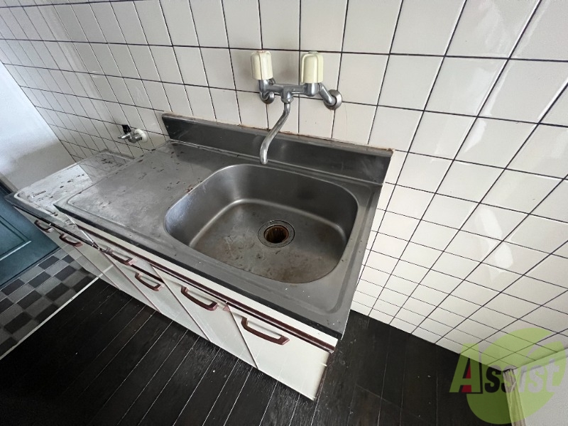 洗面設備　洗面台は無いのでここで身支度をするようになりますね。