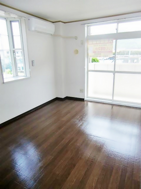 居室・リビング　洋間　出窓あり