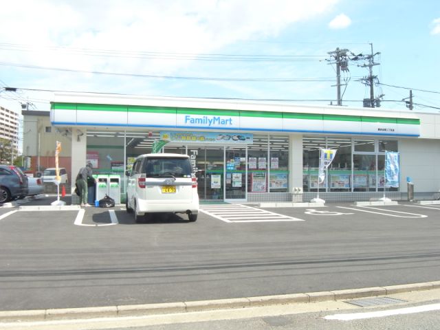コンビニ　ファミリーマート（コンビニ）まで60m