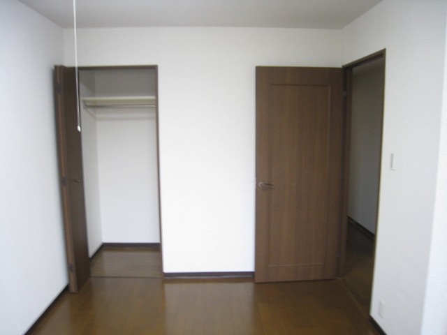 収納　洋室６．２帖のクローゼット※同タイプ参考写真