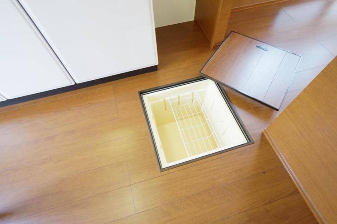 収納　床下収納