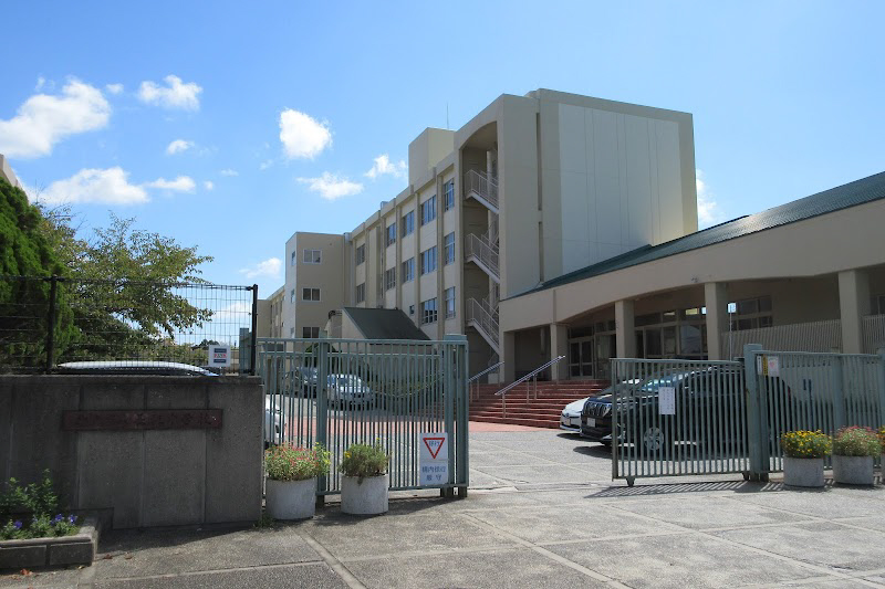 中学校　長坂中学校（中学校）まで1008m