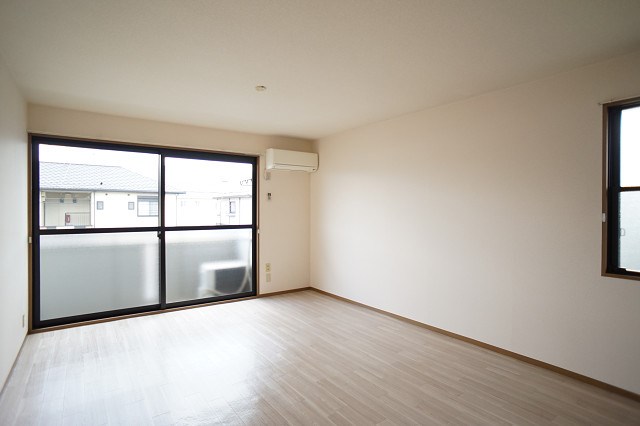 居室・リビング　レーベンハウス桶川店へ　048-787-5511