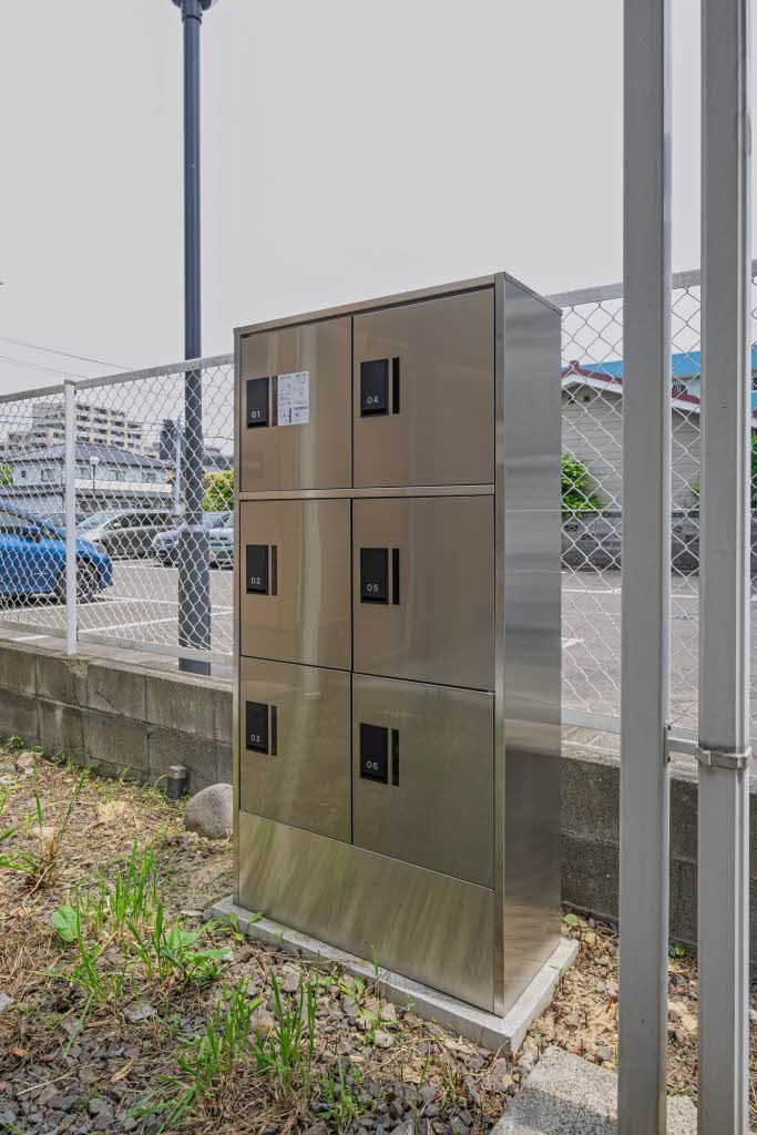 建物外観　宅配ボックス