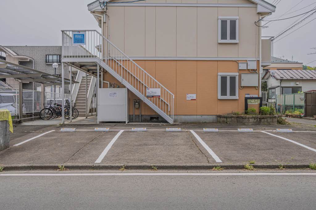 建物外観　駐車場