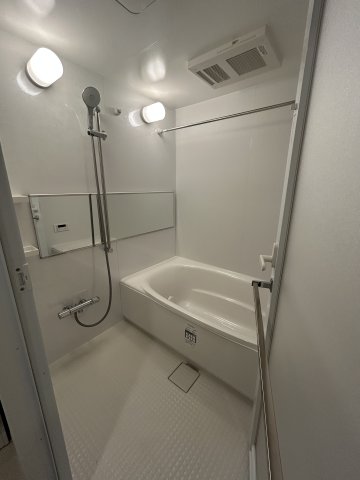 バス・シャワールーム　ゆったり過ごせるリビングです