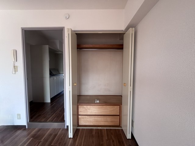 収納　タンス付き収納スペースで広々と使えちゃう