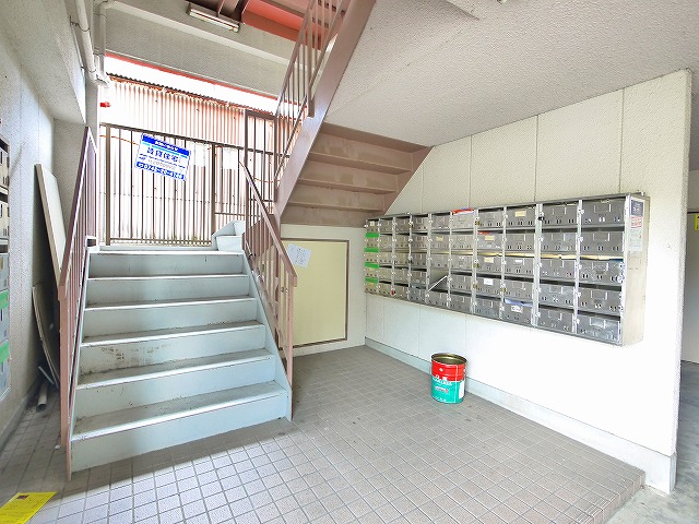 エントランス　共用階段
