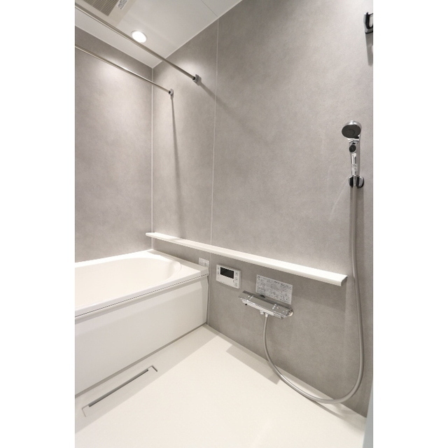 キッチン　シンプル明るいバスルーム♪