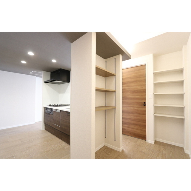 収納　キッチン横の可動棚スペース◎