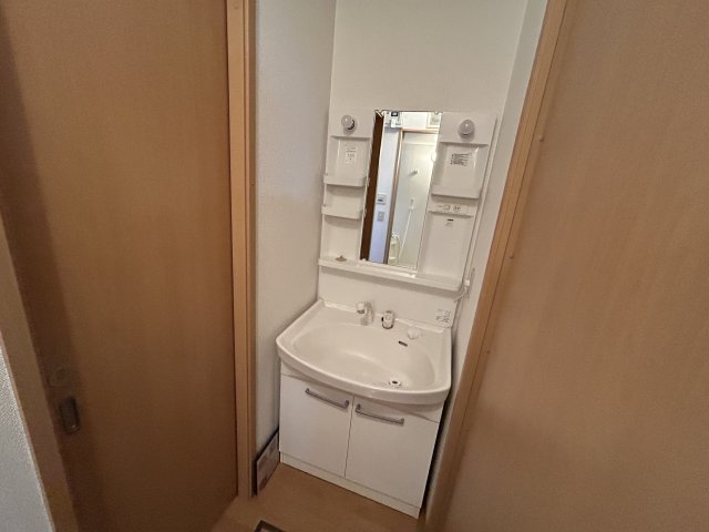 洗面設備　写真は類似です。