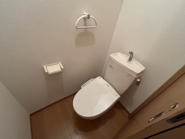 トイレ　写真は類似です。