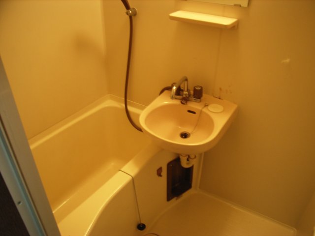 洗面設備　別号室のお写真の為現状を優先します。