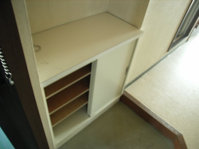 玄関　別号室のお写真の為現状を優先します。