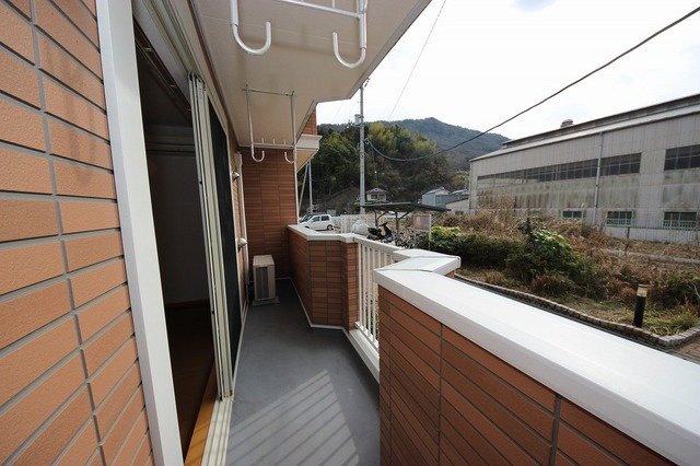 バルコニー　陽当たり良好なバルコニーです