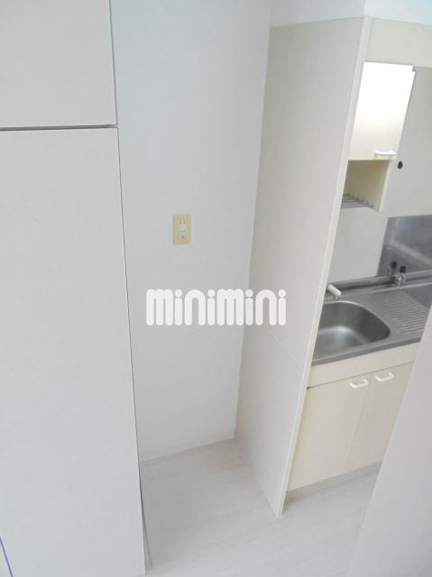 洗面設備　冷蔵庫置き場