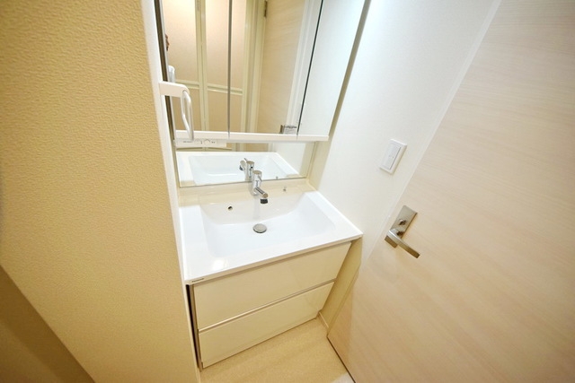 洗面設備　別部屋参考写真です。