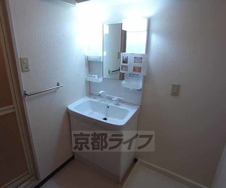 洗面設備　便利なシャンプードレッサーが付いています。