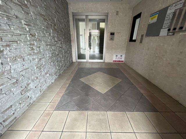 エントランス　詳細は、RISUMO江坂本店までお問合せください♪