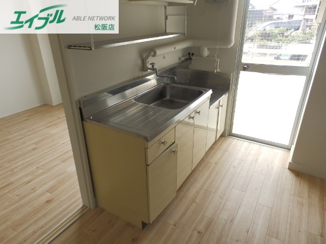 キッチン　同物件別部屋のお写真です。