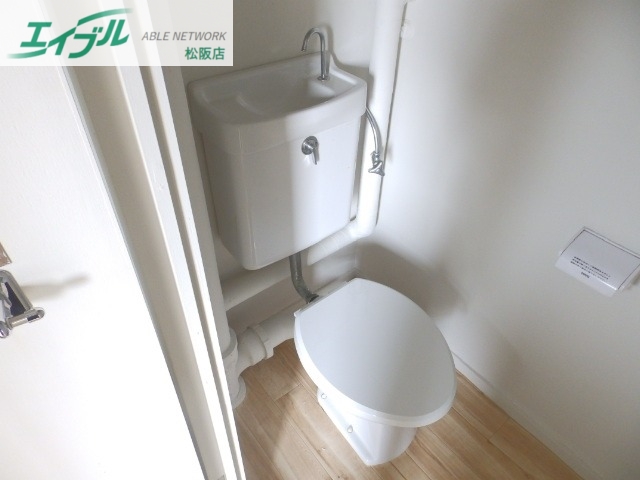 トイレ　同物件別部屋のお写真です。