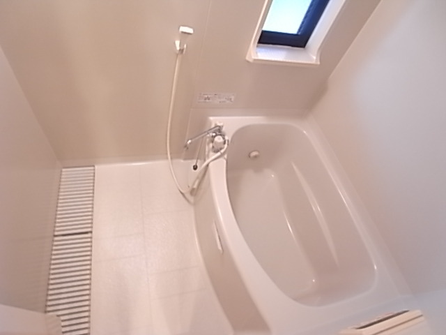 バス・シャワールーム　お風呂に窓がついていると換気が良いです。
